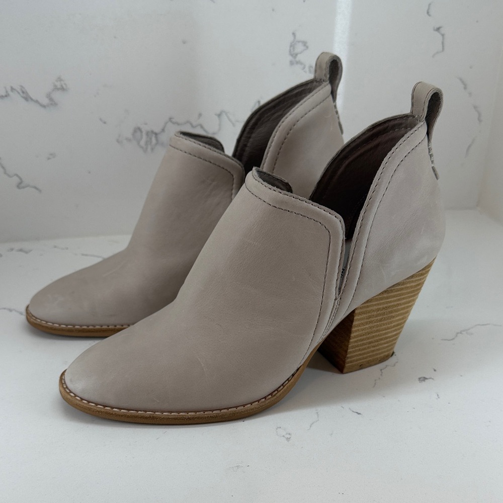 Jeffrey Campbell Women's Ankle Boots in Light Gray